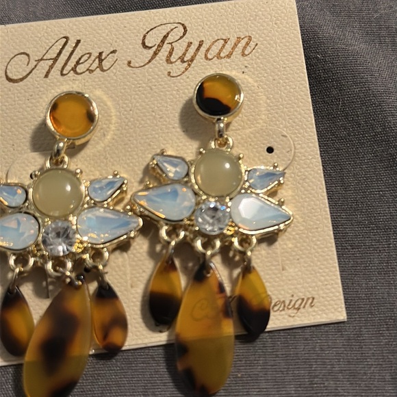 Alex Ryan Gold and Tortoiseshell Earrings - Picture 3 of 5